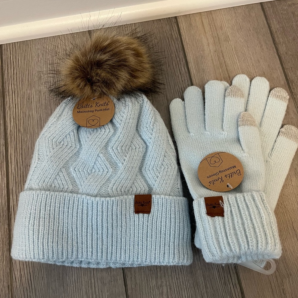Women’s beanie and gloves bundle